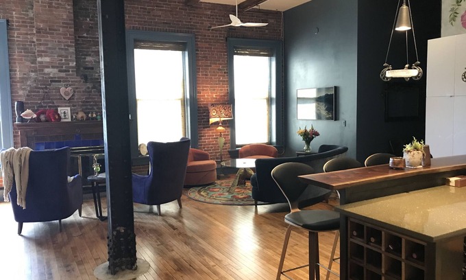 Downtown Portland Condo | Luxurious 2 Bedroom Loft in Portland’s Art District