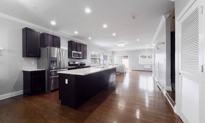 Clason Point House | Luxurious 3 bedroom water front property