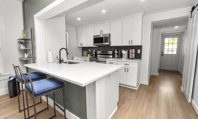 Dixieland House | Luxurious 3BR Downtown Lakeland