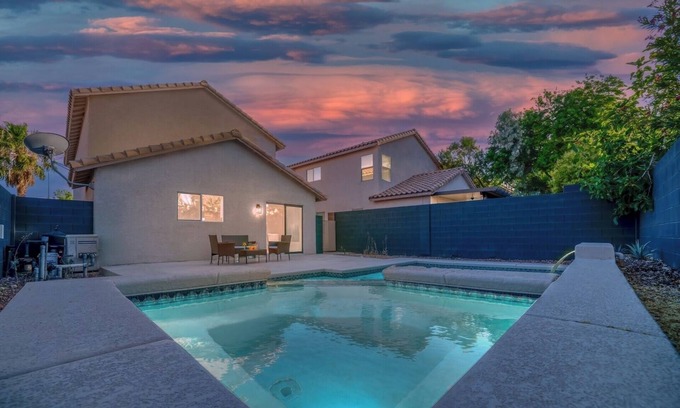 Rhodes Ranch House | Luxurious 3BR Villa-Near Strip,Hot Spa&Pool, Gazebo w/Bar, BBQ & Alfresco Dining