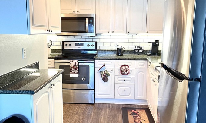 Cherry Hill Condo | Luxurious and Modern 2BR Condo