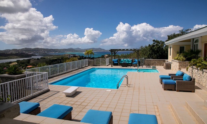 Testman Villa | Luxurious Elegance Overlooking the Caribbean