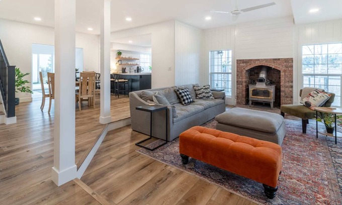 Hayden House | Luxurious Farmhouse on Acreage! Near Silverwood