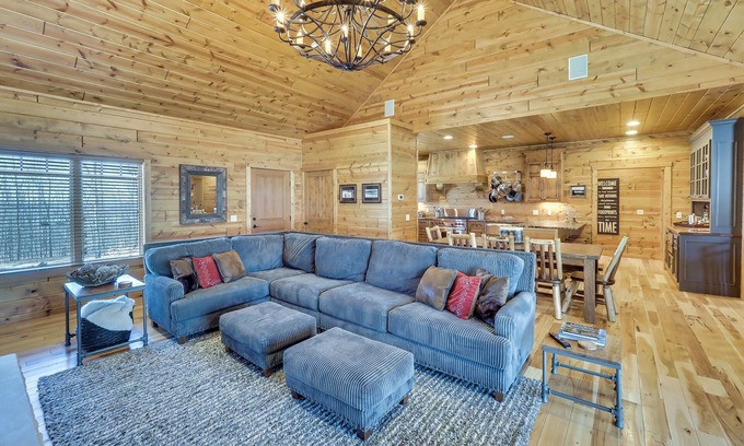 Boyne City House | Luxurious Home in Boyne Mountain | Skybridge View | Ski-In/Ski-Out