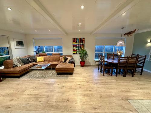 Breidholt Villa | Luxurious House with hot & cold tub