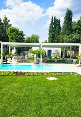 Obersendling Apartment | Luxurious large home with Pool, Garden, Koi Pond