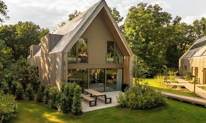 Zolder House | Luxurious lodge for 8 guests in Belgian Limburg, featuring abundant natural light, modern amenities, and a tranquil, nature-rich environment.