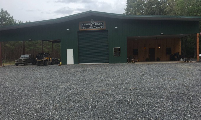 Ashdown Cabin | Luxurious lodge located on 640 acre ranch. Perfect solar eclipse viewing