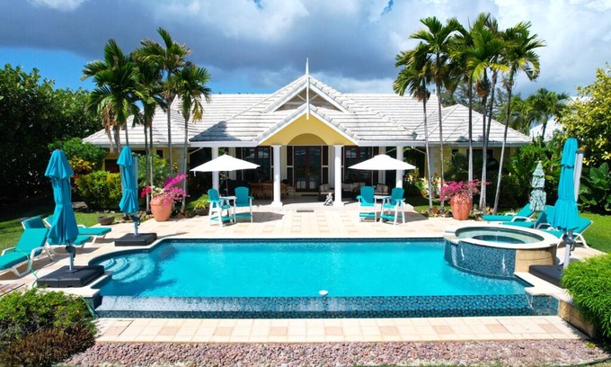 Lowlands Villa | Luxurious Ocean Front Villa with its own private infinity pool & beach!