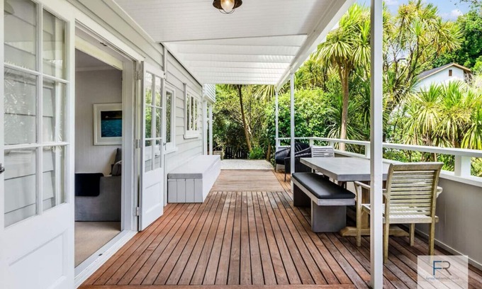 Greenlane - Ellerslie House | Luxurious Remuera Home
