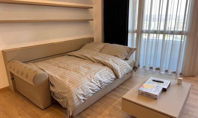Tirgu Mures Apartment | Luxurious studio with WiFi and AC in delightful Târgu Mureș