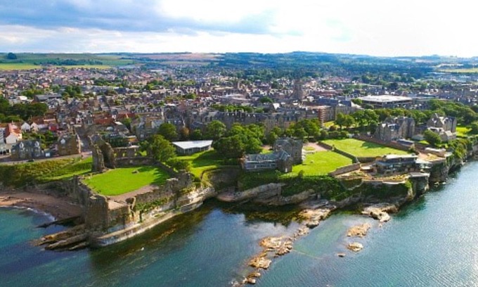 St. Andrews House | Luxurious traditional villa with spectacular views.