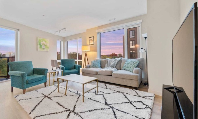 Boston Apartment | Luxurious Unit Fantastic Location by Charles river