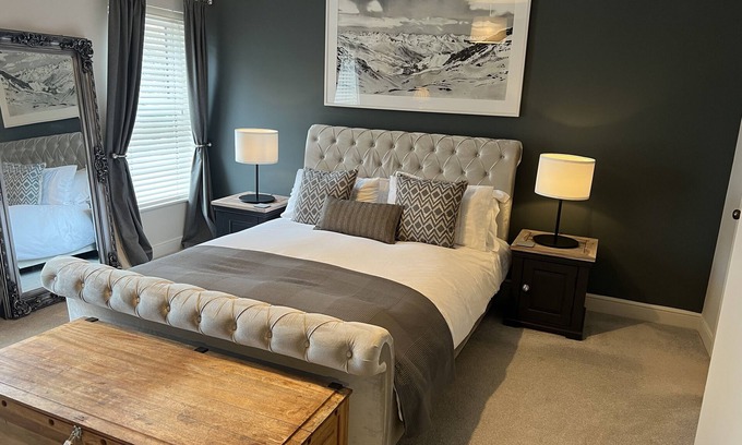Bury St Edmunds House | Luxurious Victorian villa with parking, sleeps six