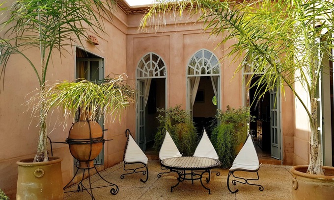 El Aggada Villa | Luxurious Villa with Housekeeper - Private garden & swimming pool not overlooked