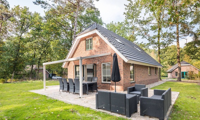 Hooghalen House | Luxurious villa with sun shower, in a wooded area
