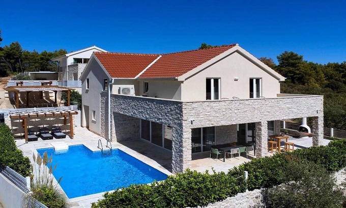 Pitve Villa | Luxurious villas in Pitve on Hvar with an amazing view