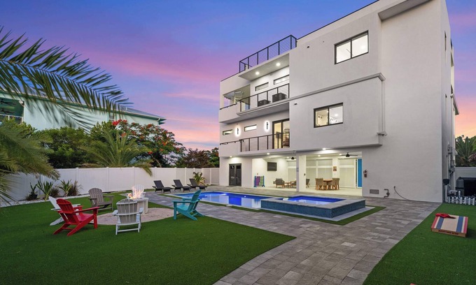 Marathon Villa | Luxurious Waterfront 4BR Getaway in Marathon