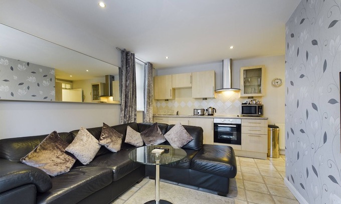 Bispham Apartment | Luxury 1 Bedroom Apartment with Side Sea View
