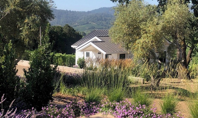 Geyserville Cottage | Luxury 1-br cottage on 30-acre vineyard property in enchanting Healdsburg