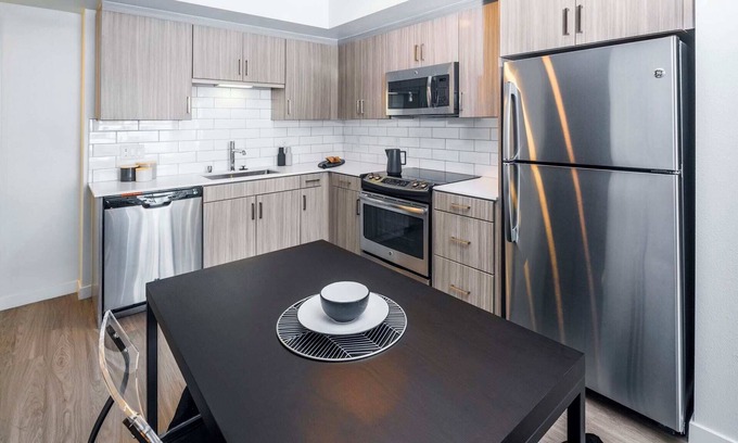 Downtown House | Luxury 1BR Pool, Gym, Rooftop and Prime Location