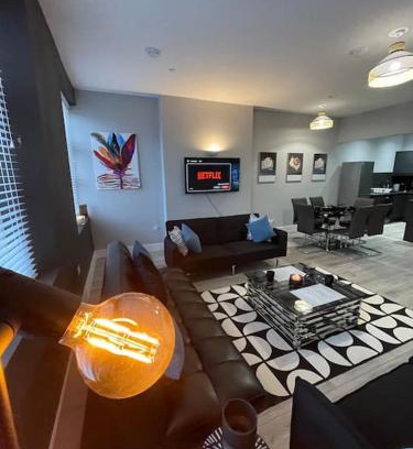Canton Apartment | Luxury 2 Bed City Centre Duplex with High Ceilings