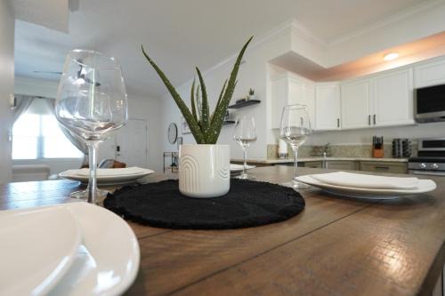 Crescent Beach House | Luxury 2BD 2BTH Condo 5