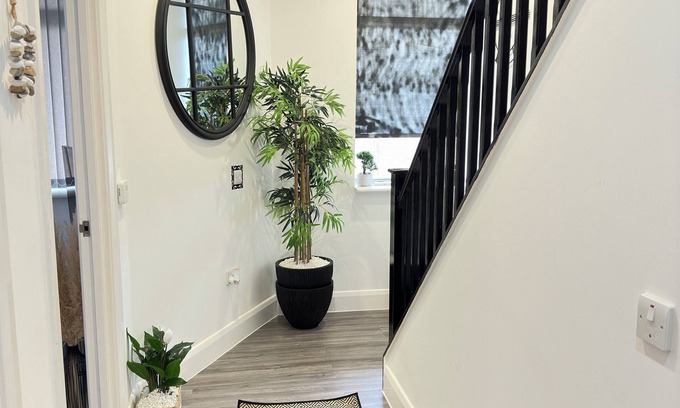 Dudley Apartment | Luxury 2bedrooms 2bathrooms and a kitchen