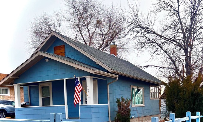 Pueblo House | Luxury, 3 bd home near Riverwalk, CSU Pueblo & local hospitals-Downtown-Golfing