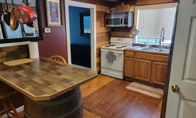 Taftville Apartment | Luxury 3 bed room on the water 10 min away from Mohegan sun and Foxwoods Casino