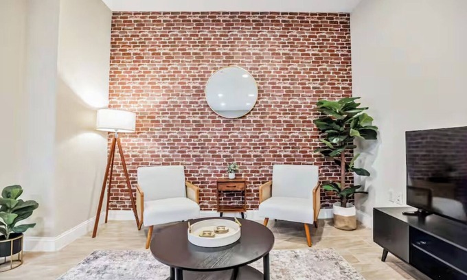 Chinatown Apartment | Luxury 3-bedroom in Center City Philadelphia- Walkable & Safe Neighborhood