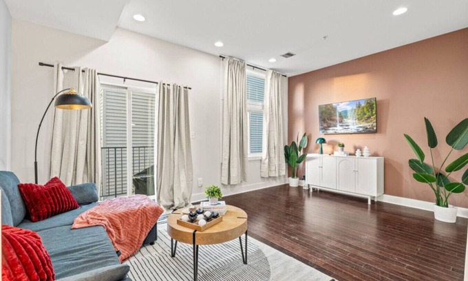 Fairmount Apartment | Luxury 3BR Rooftop Retreat , Walk to Subway & The MET! Family Friendly