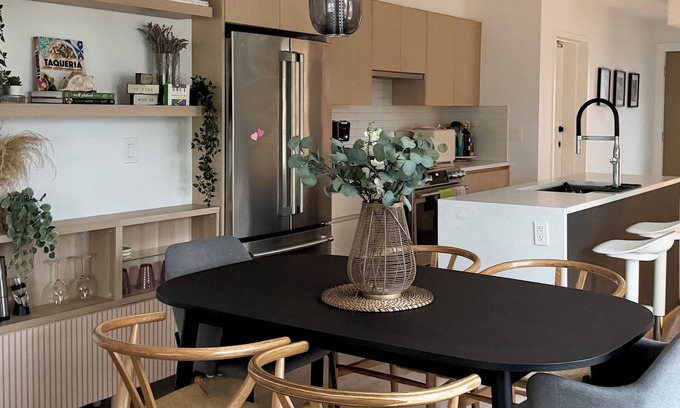 North Vancouver House | Luxury 3BR Townhome Garage A/C 3+ Month Stay