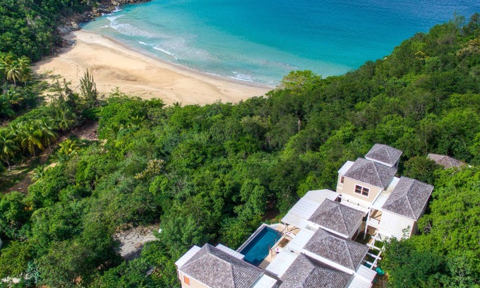 East End Villa | Luxury 4 Bed Villa, by beach, 30' infinity pool, hot tub, gym.