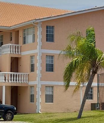 Bahamia West Apartment | Luxury 4 bedroom 2 1/2 bath Condo with pool