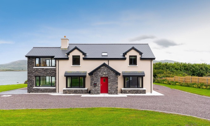 Knightstown House | Luxury 4 bedroom holiday home overlooking the sea on Valentia Island