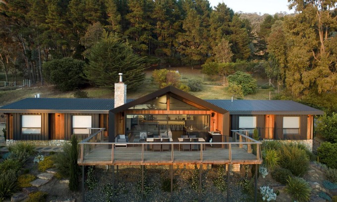 Bonnie Doon House | Luxury 4-BR home with breathtaking views of Lake Eildon and Mt Buller