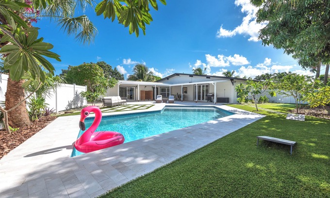 Lake Clarke Shores House | Luxury 4BR/2BA Heated Pool Oasis - Mini Golf