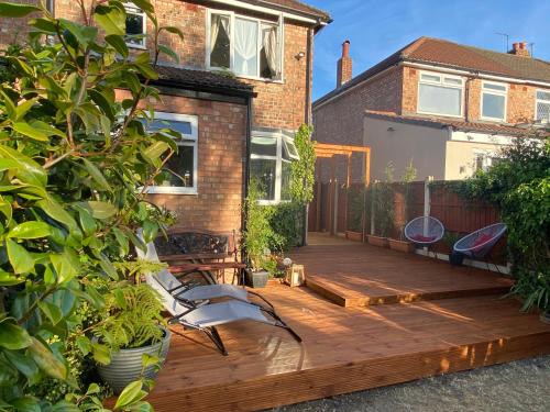 Liverpool House | Luxury 5* Home with Secret Garden and Free Parking
