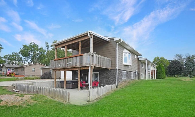Waterloo House | Luxury 5BR w/Pool & Hot Tub near Theme/Water Park