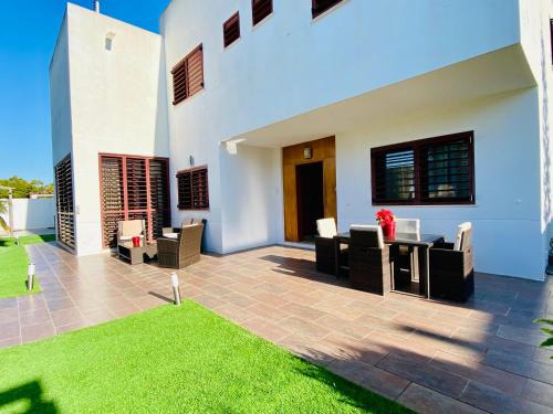 Montequinto Villa | Luxury 6-bedroom villa with pool and gardens