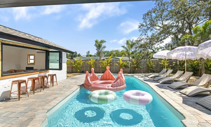 Palma Sola House | Luxury 6BR, 5BA Retreat! Heated Pool, Hot Tub, Game Rm, 4 King Suites, Near Anna Maria, Sleeps 22