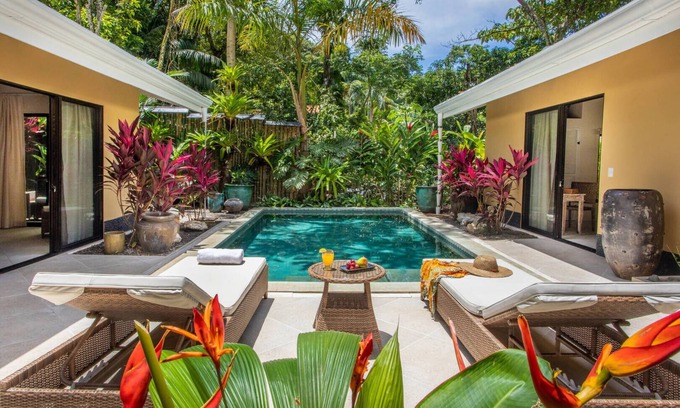 Manuel Antonio House | Luxury and Privacy 3 King Suites Central Location
