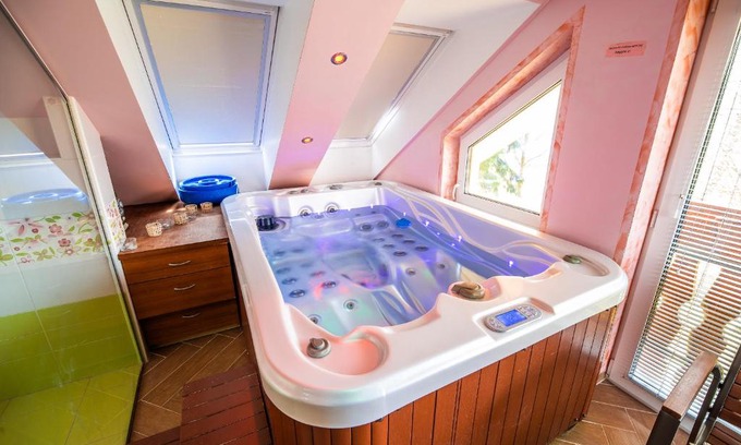 Ivancna Gorica House | Luxury Apartment Ana with Hot tub