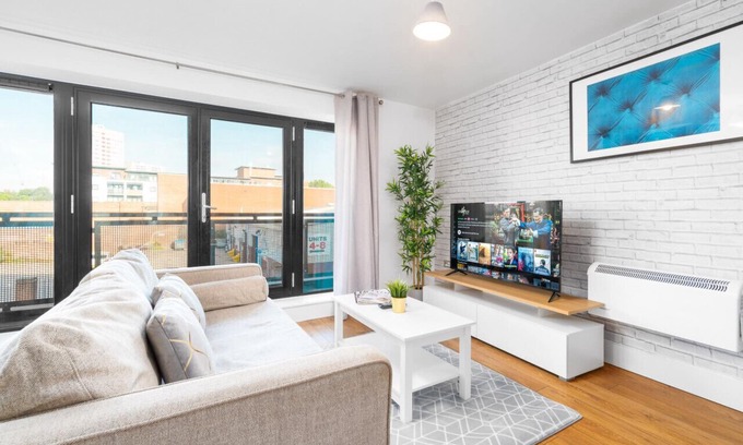 The Westside Apartment | Luxury Apartment - City Centre - JQ - Parking