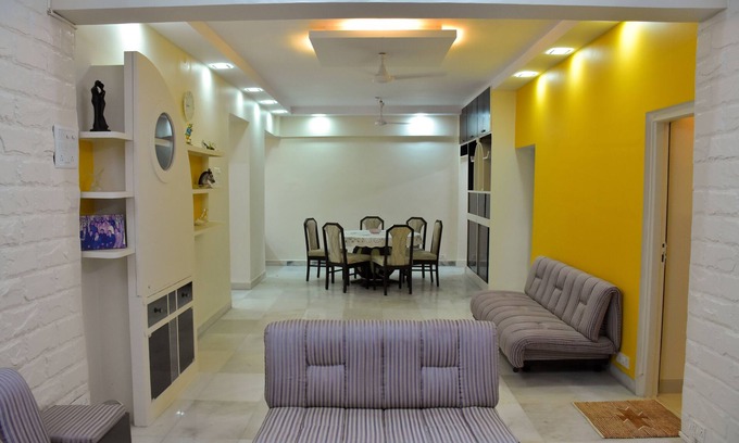 Malabar Hill Apartment | Luxury Apartment on The Arabian Sea in South Mumbai
