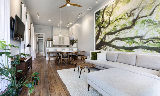 Touro Apartment | Luxury apartment Uptown off Magazine St — walk to restaurants