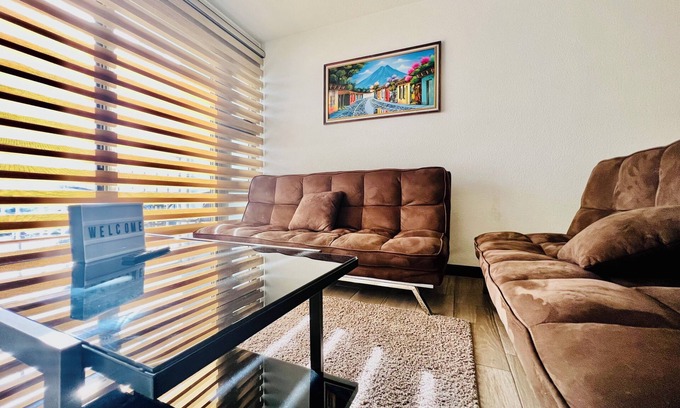 Zona 11 Apartment | Luxury Apt near airport