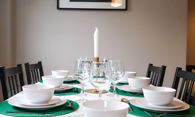 Temple Bar Apartment | Luxury Apt , w/2 bath -Perfect for large groups!