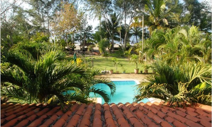 Tela House | Luxury Beachfront House with pool/beachfront